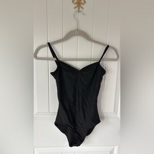Simple black wear moi leotard